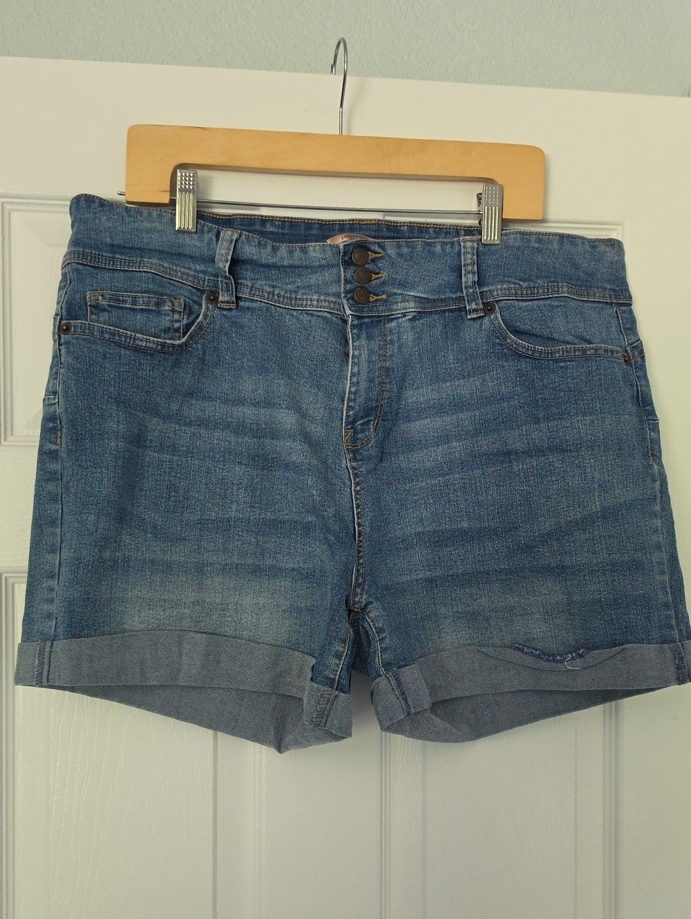 Blue Denim Women's Rolled-Hem Shorts Size 18